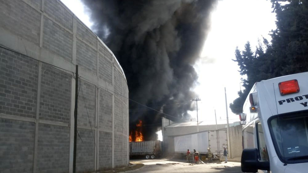 #Video Controlan incendio en fábrica de Cuautitlán Izcalli