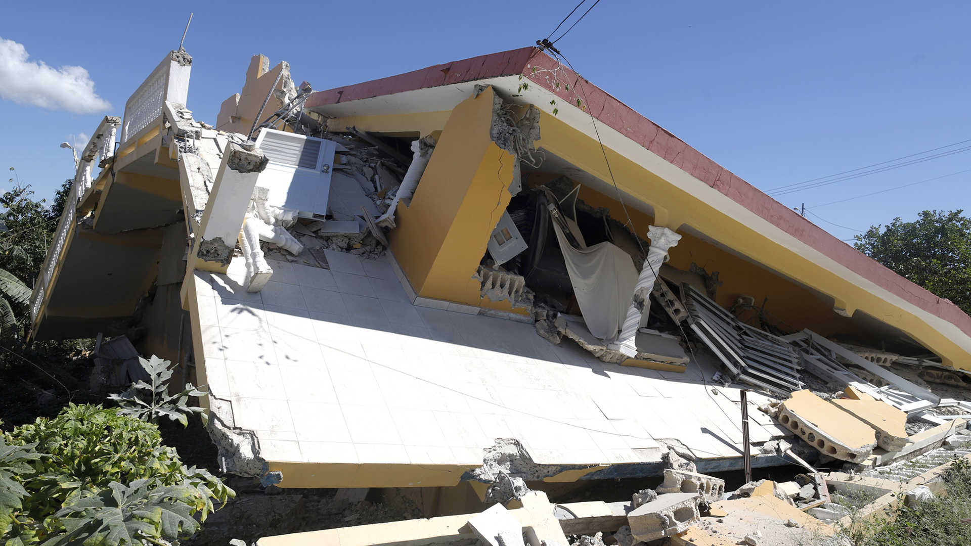 Fonsi, Daddy Yankee y Marc Anthony dan aliento a Puerto Rico tras sismo