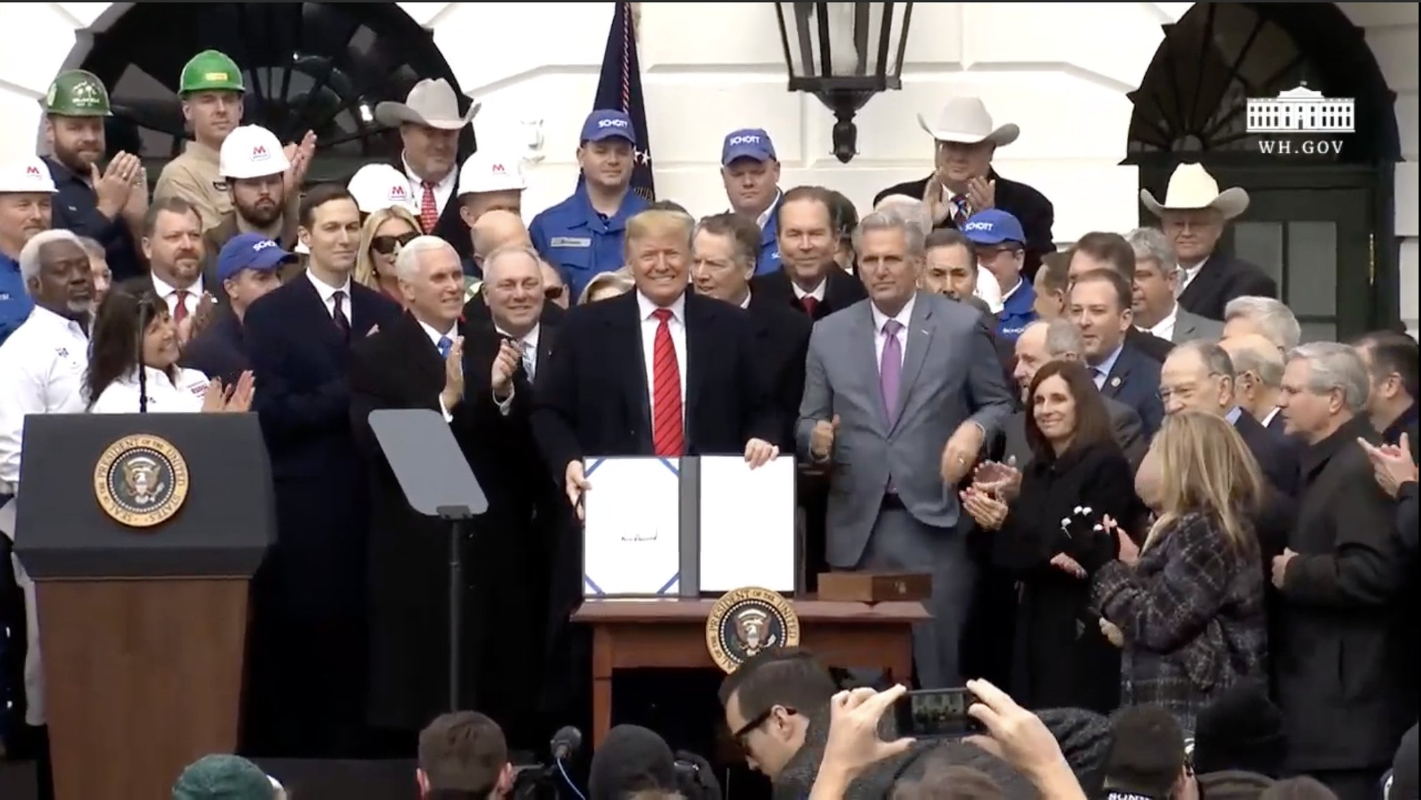 Donald Trump firma el T-MEC