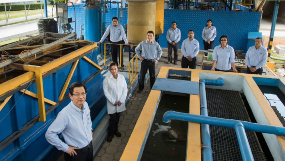 Premio Nacional de Ciencias crea innovaciones en electroquímica para limpiar aguas