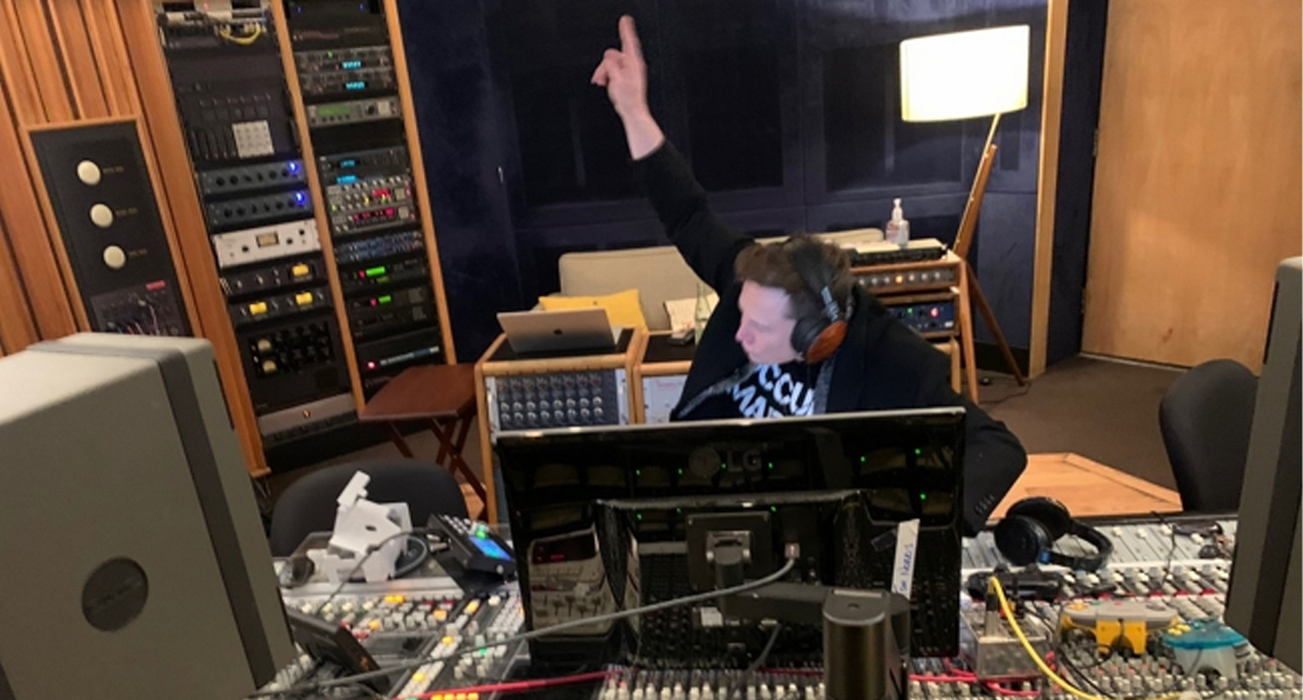Elon Musk lanza canción de música electrónica en la que canta