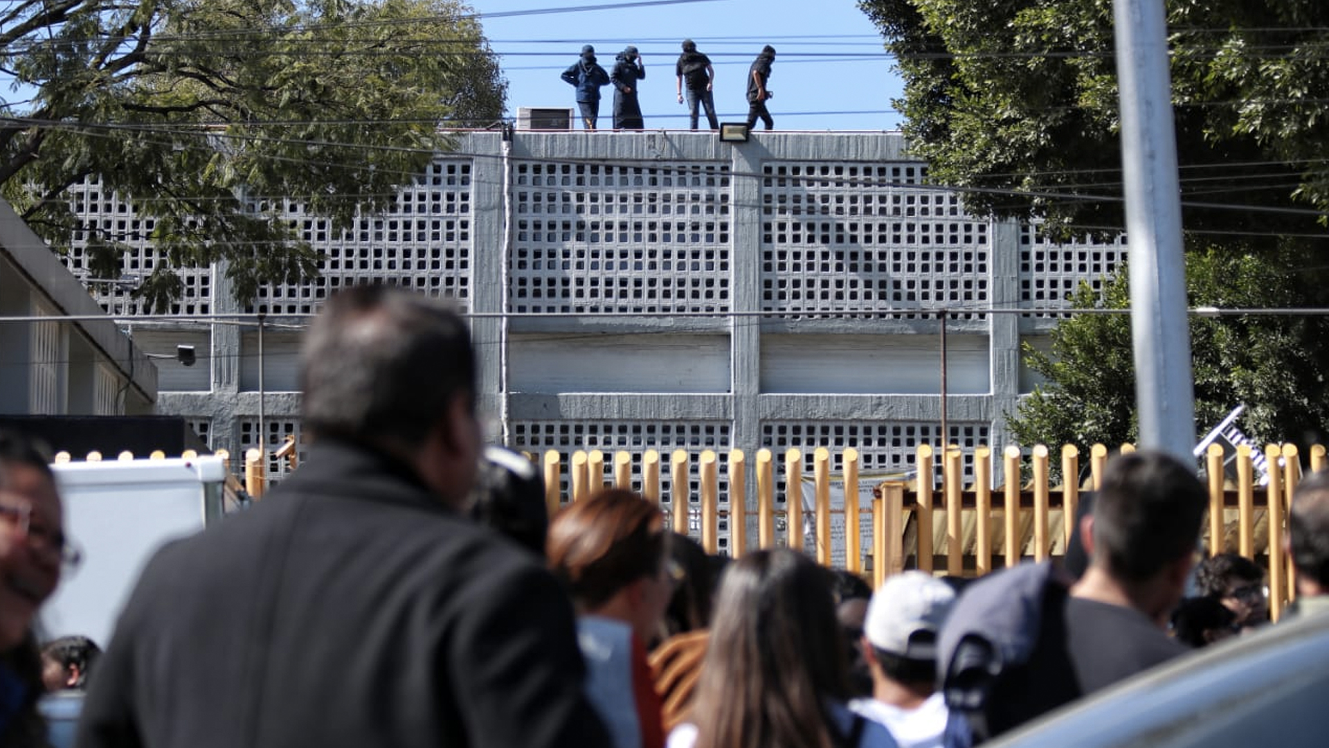 Caos en Prepa 9; se mantiene el paro al menos una semana más