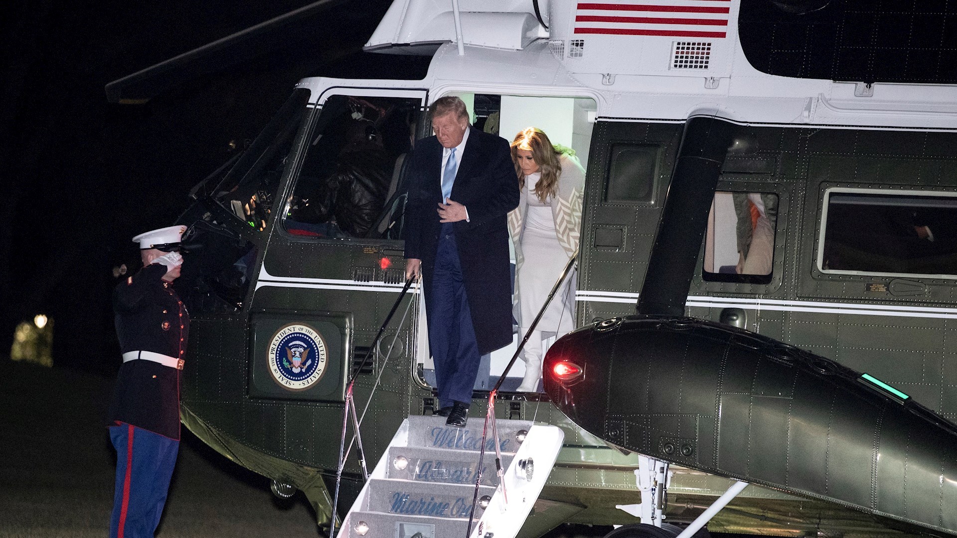 Si Irán ataca, EE.UU. responderá “tal vez de manera desproporcionada”, asevera Trump