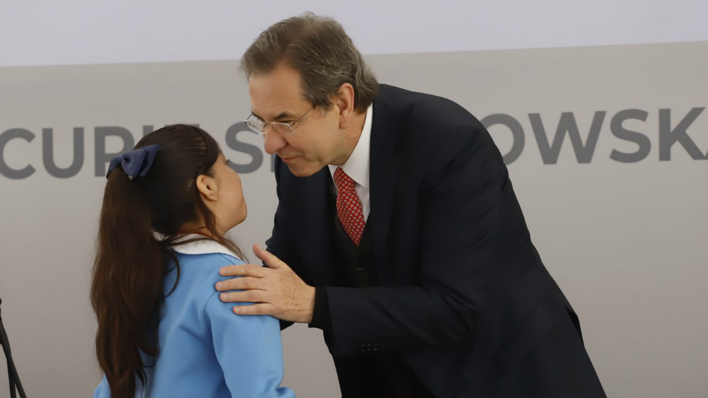 Rescate de escuelas públicas contribuye a reconstrucción del tejido social, dice Esteban Moctezuma