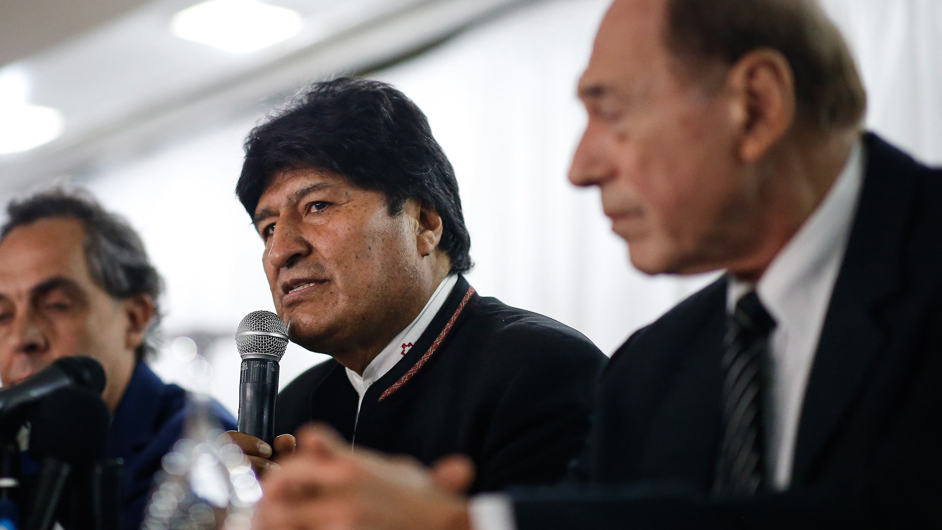 Evo Morales presenta al equipo que lo asesorará contra demandas