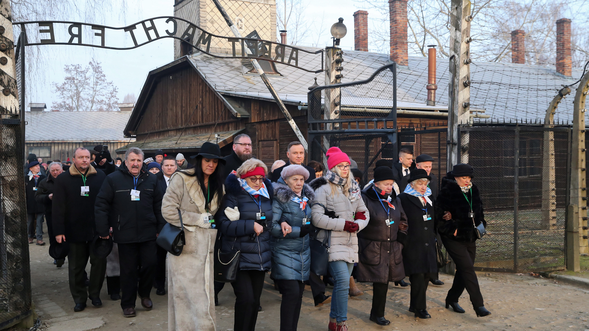 Sobrevivientes y líderes mundiales conmemoran liberación de Auschwitz