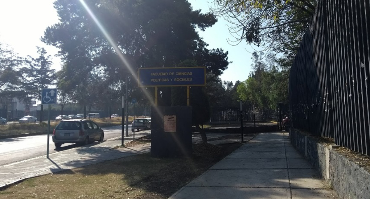 Feministas toman la Facultad de Ciencias Políticas y Sociales de la UNAM