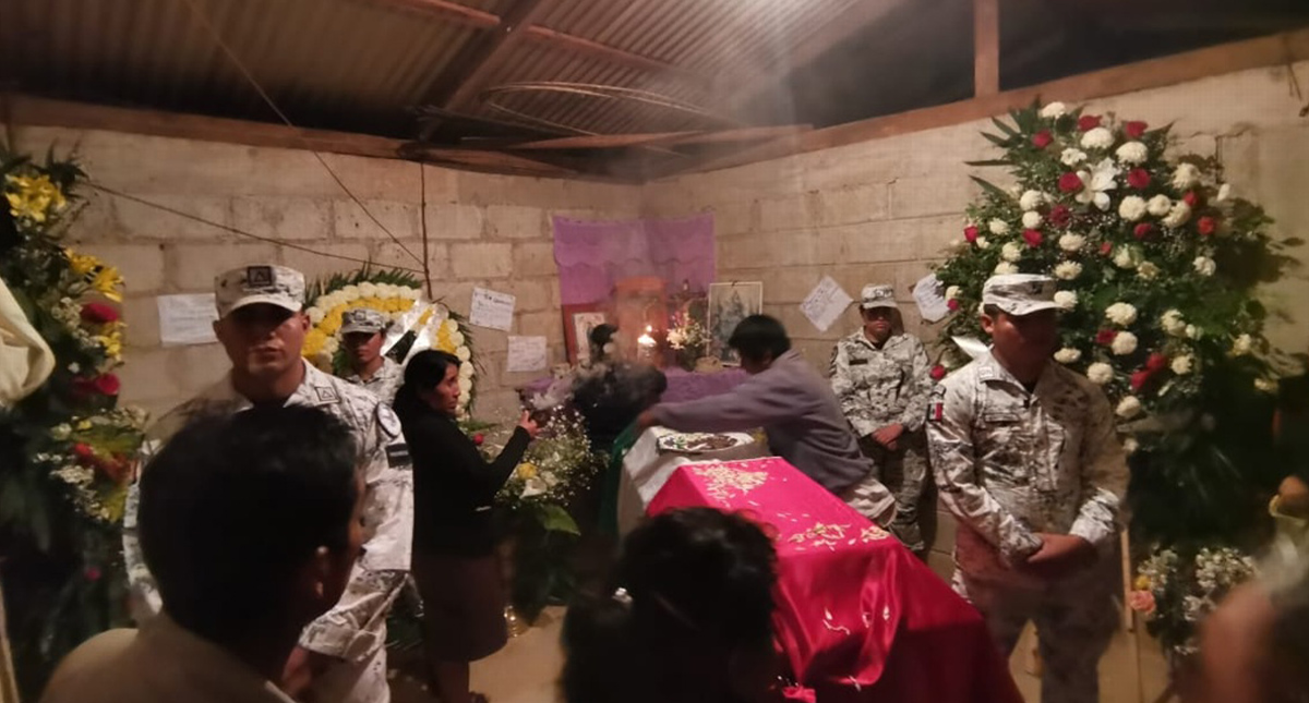 Disparo accidental provocó volcadura que mató a miembros de la Sedena y GN - funeral-de-elemento-de-la-gn-en-zongolica-veracruz