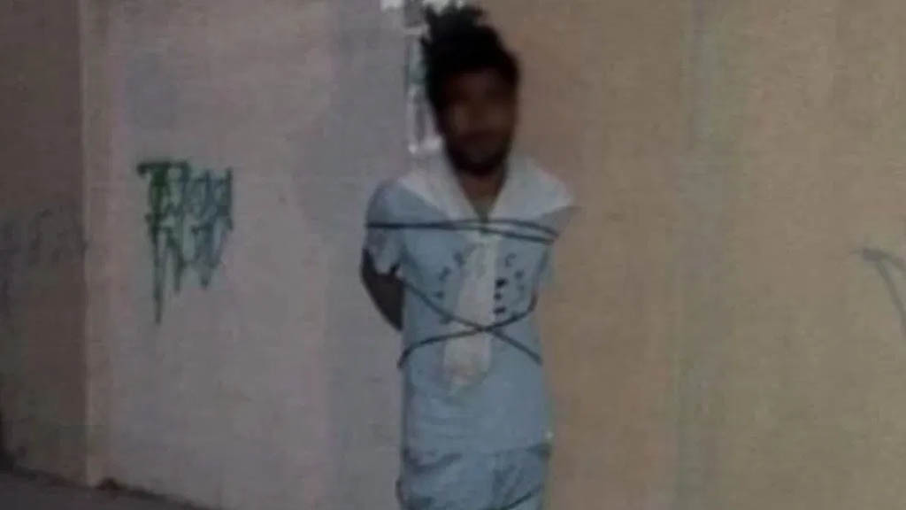 Vecinos amarran a presunto ladrón a poste en Nuevo León