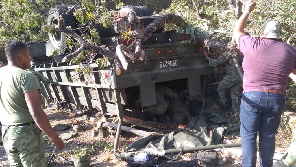 General Luis Cresencio Sandoval lamenta muerte de militares en accidente de Oaxaca - guardia-nacional-oaxaca-accidente-volcadura