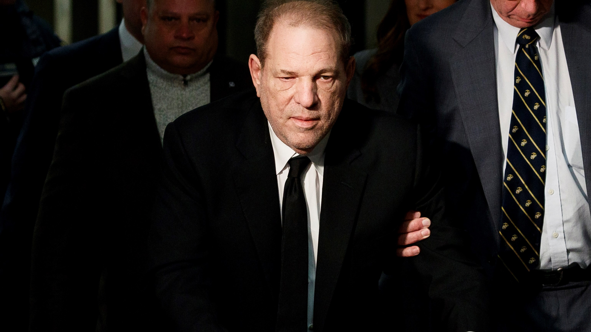 Harvey Weinstein arrojó positivo al coronavirus, según medios