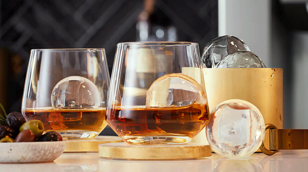 Llega a México el refrigerador capaz de fabricar hielos en forma de esfera