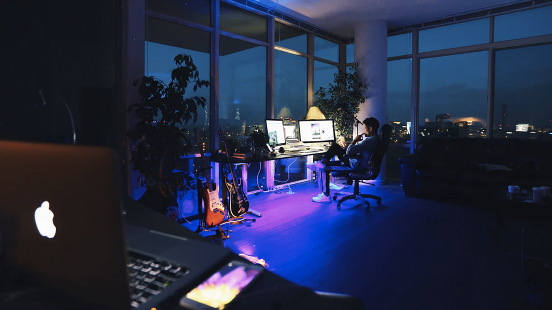 Jóvenes consideran que en el futuro habrá más trabajo remoto y flexible