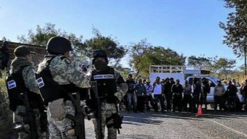 Civiles retienen en Guerrero a integrantes de Guardia Nacional