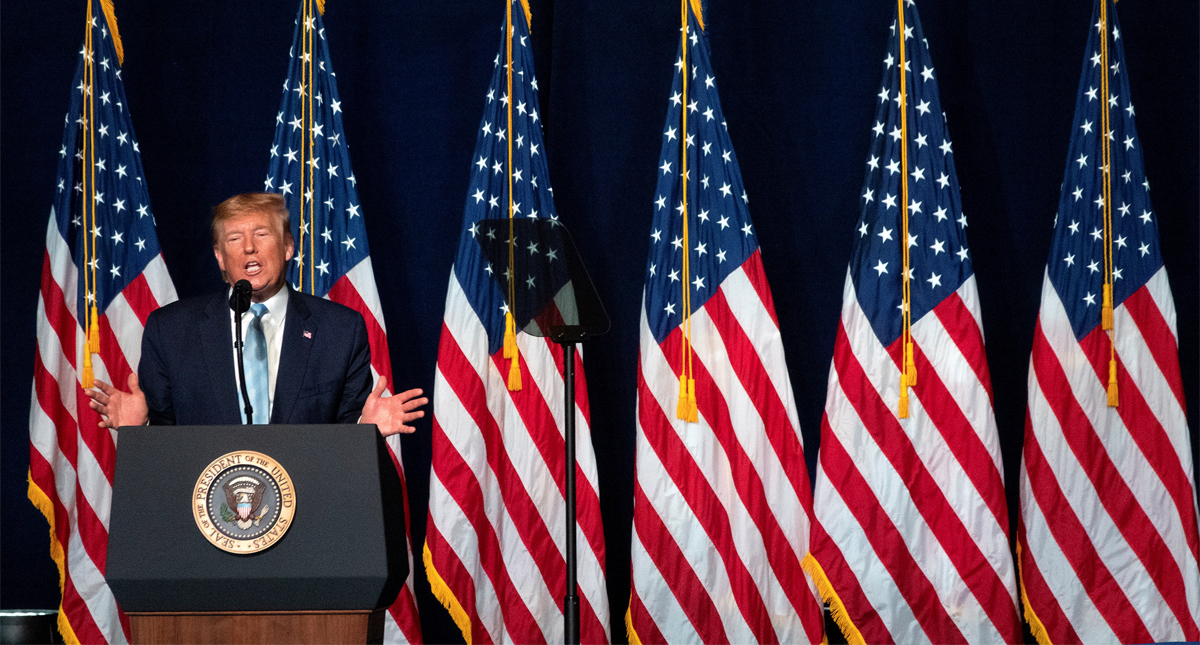 Trump se dirige a su electorado evangélico desde templo hispano de Miami