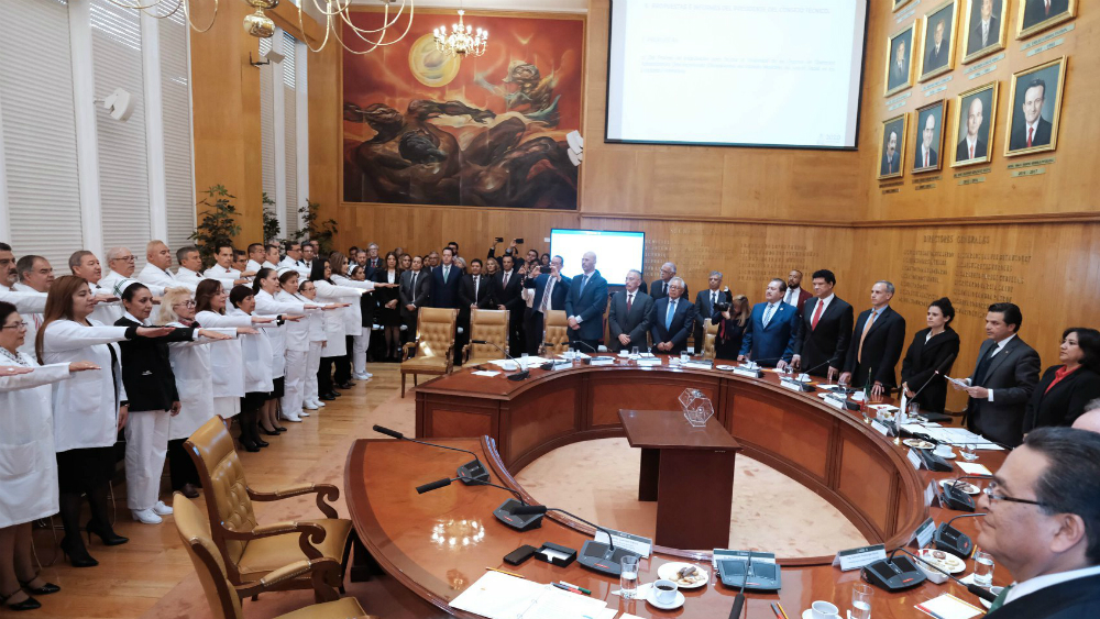 Rinden protesta 35 nuevos delegados del IMSS