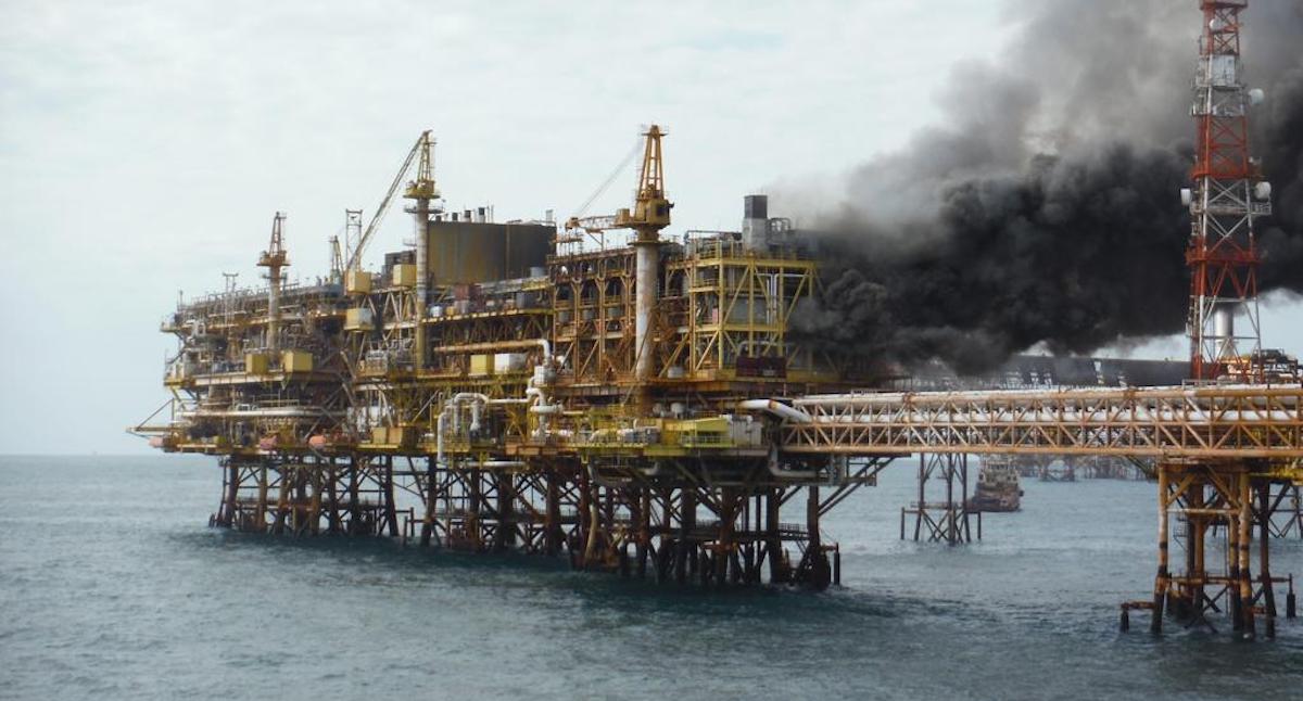 Incendio en plataforma de Pemex en Campeche deja tres lesionados