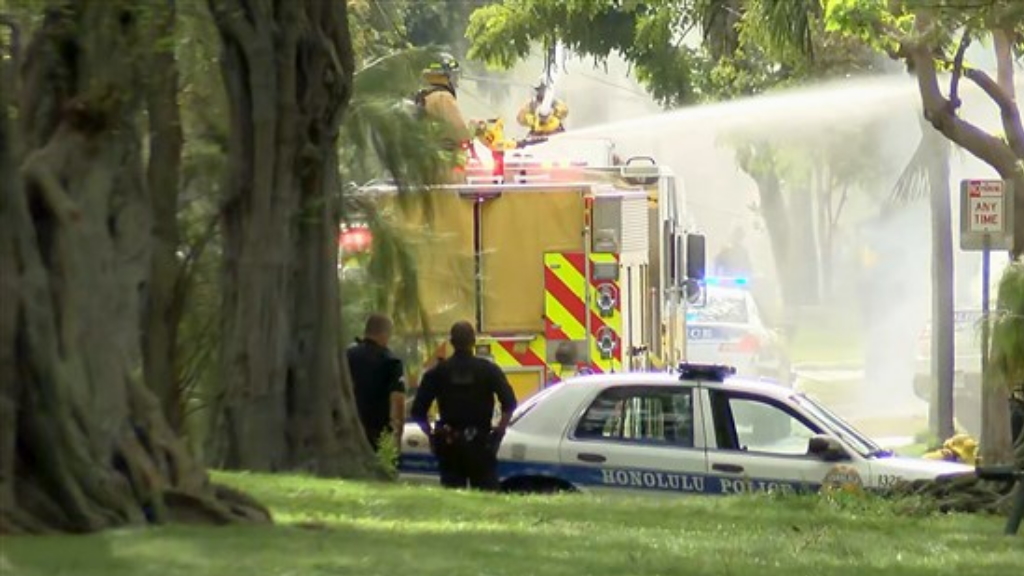 Agreden a policías e incendian casas en Honolulu, Hawaii