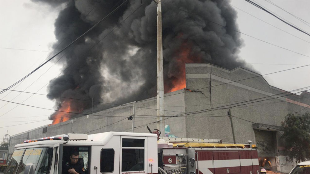#Video Incendio en bodega de químicos de Monterrey
