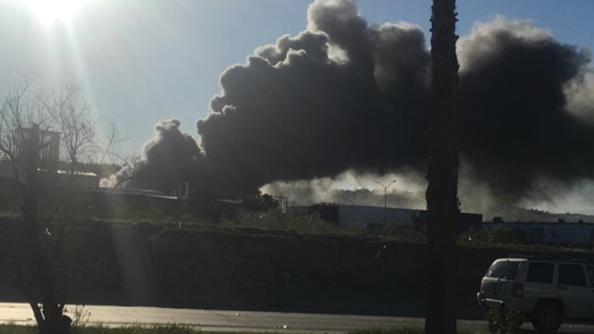 Bomberos controlan incendio en fábrica de Tijuana