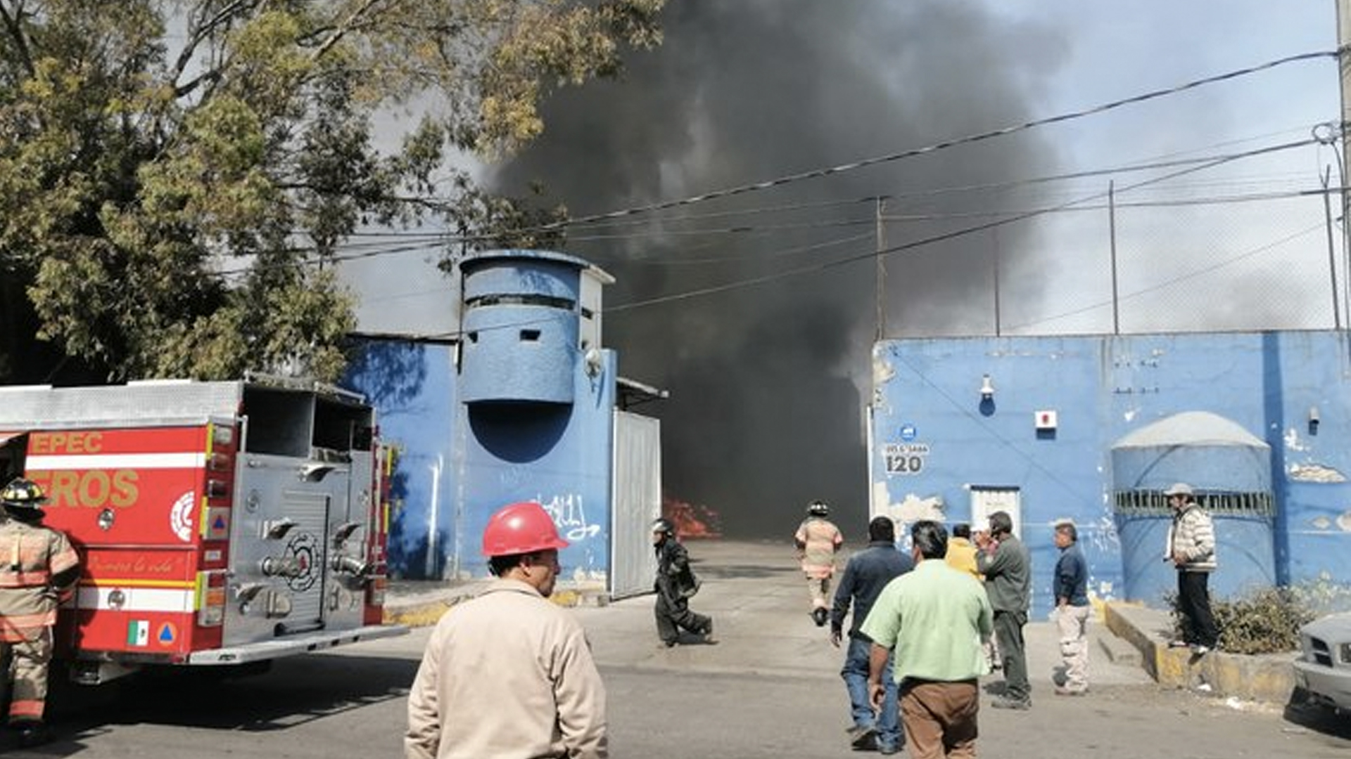 Controlan incendio en empresa gasera de Ecatepec