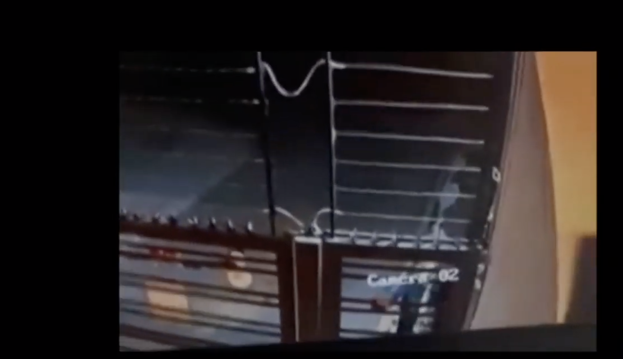 Intenta robar casa y le sale mal