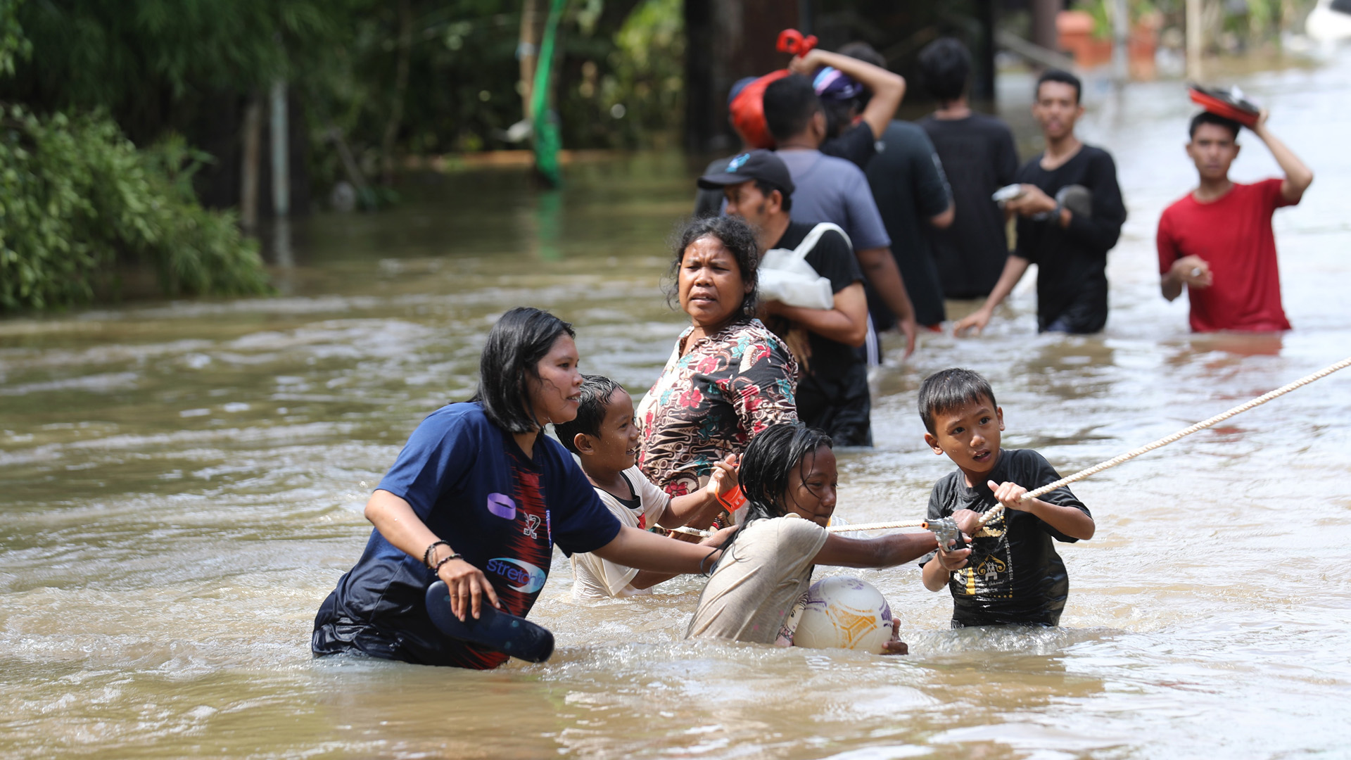 Inundaciones dejan en Yakarta al menos 21 muertos