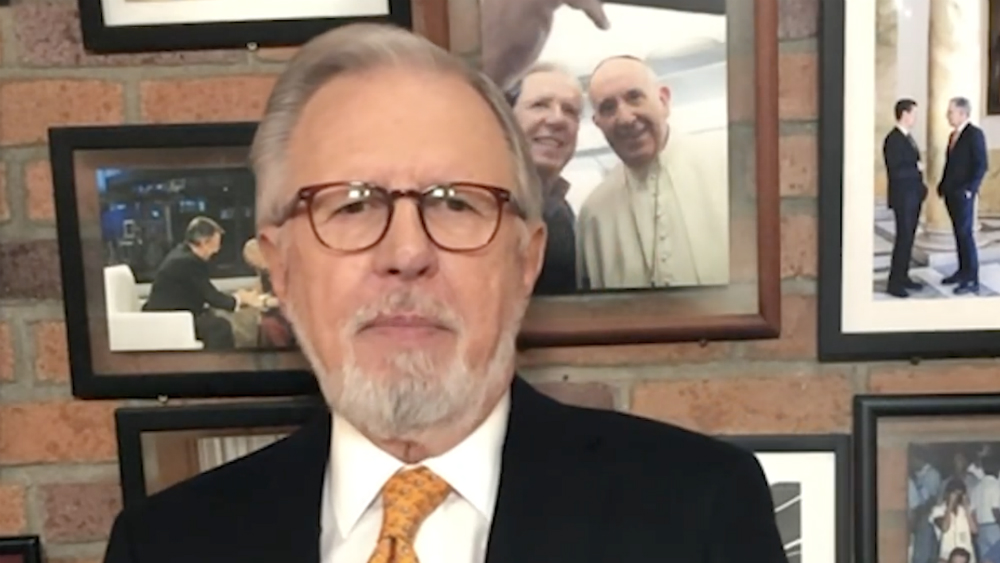 ¡Las noticias! Caravana migrante alista cruce a México desde Guatemala