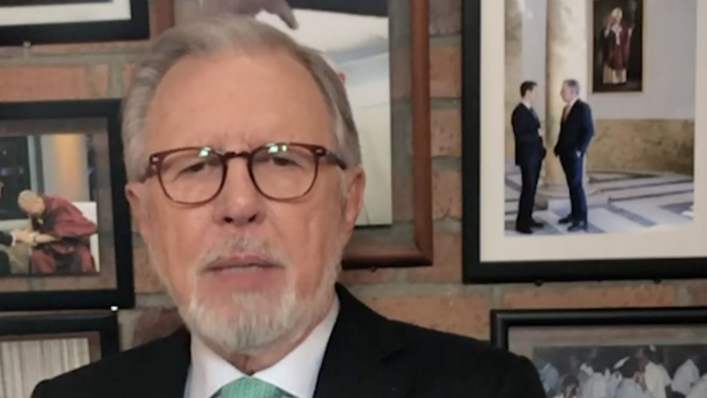 ¡Las noticias! Padres de niños con cáncer se manifiestan en el AICM