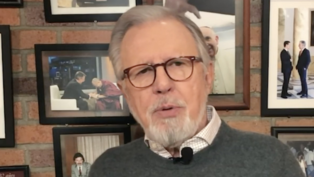 ¡Las noticias! Familia desciende de avión que trasladaría a AMLO a Villahermosa