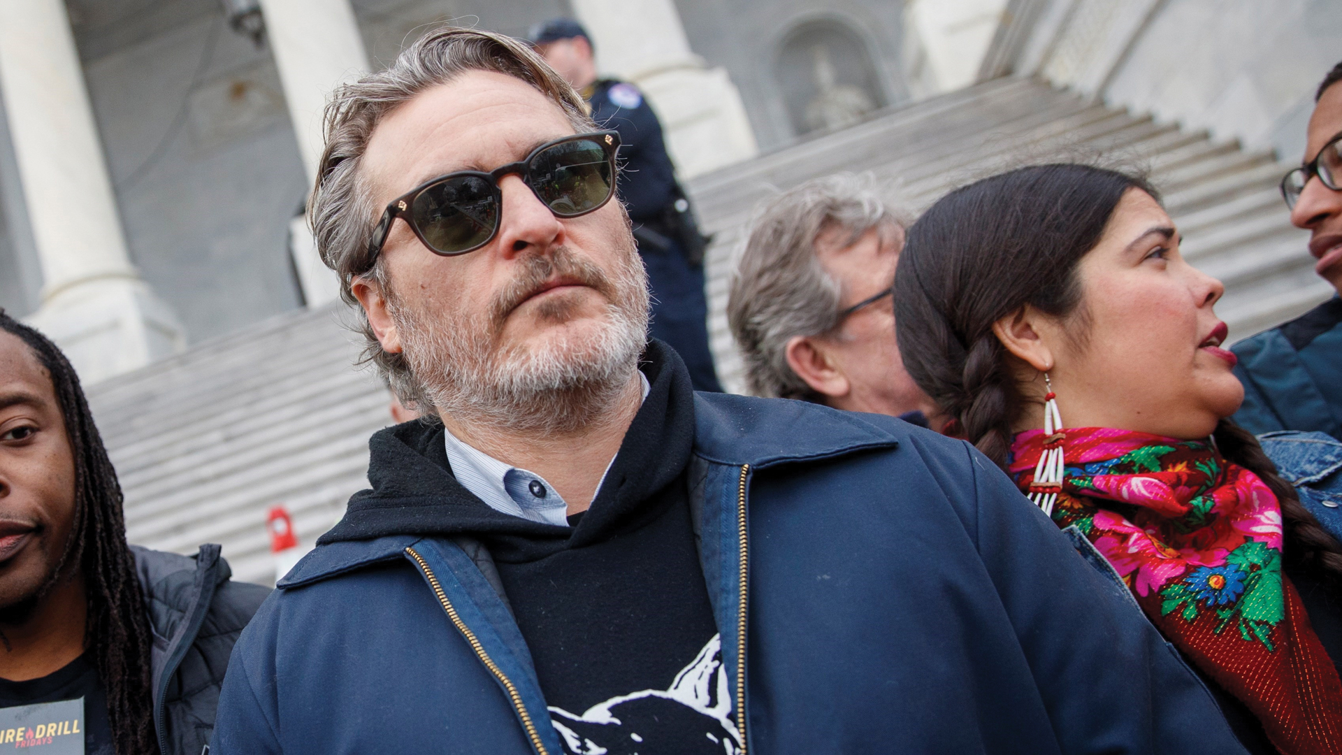 Detienen a Joaquin Phoenix durante protesta de Jane Fonda