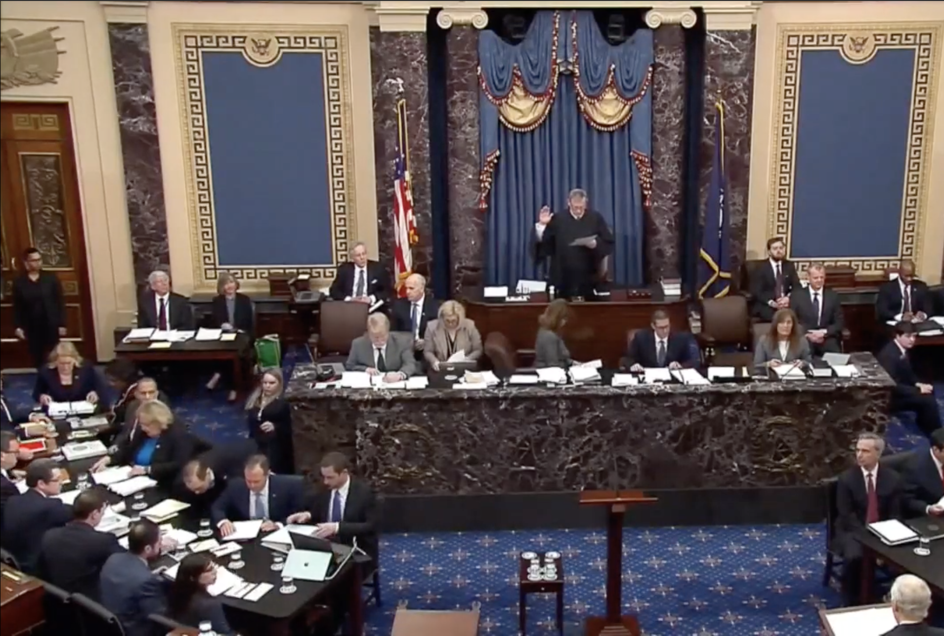 El juicio político a Trump comienza bajo el férreo control de sus aliados