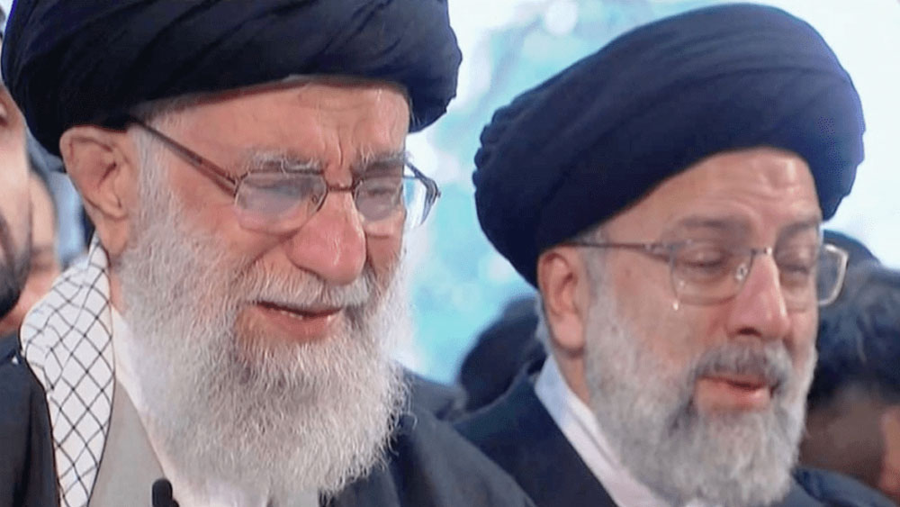 Líder religioso iraní llora durante funeral de Soleimani