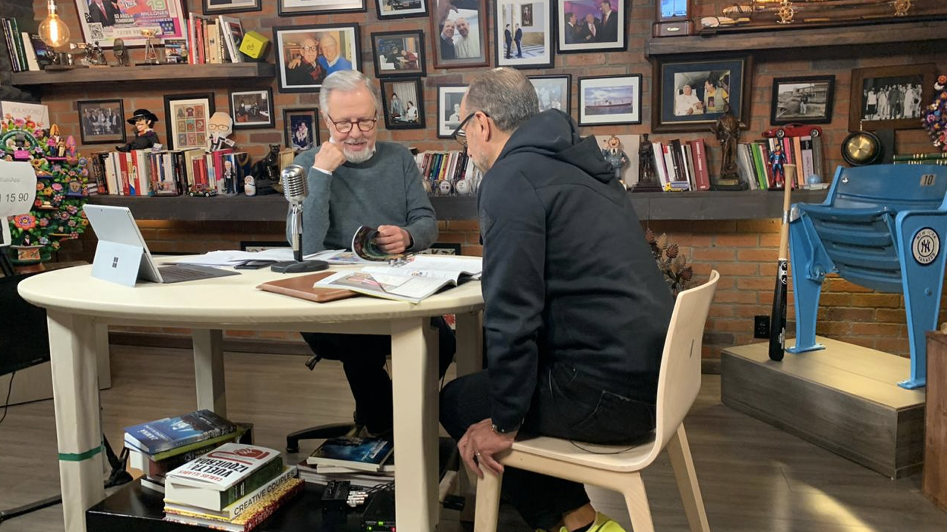 Líderes dedica edición a mexicanos en el extranjero