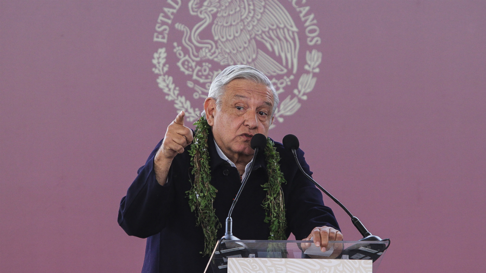 Pide AMLO a indígenas cuidar entrega de apoyos sociales
