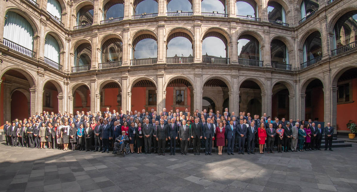 López Obrador agradece labor de diplomáticos mexicanos