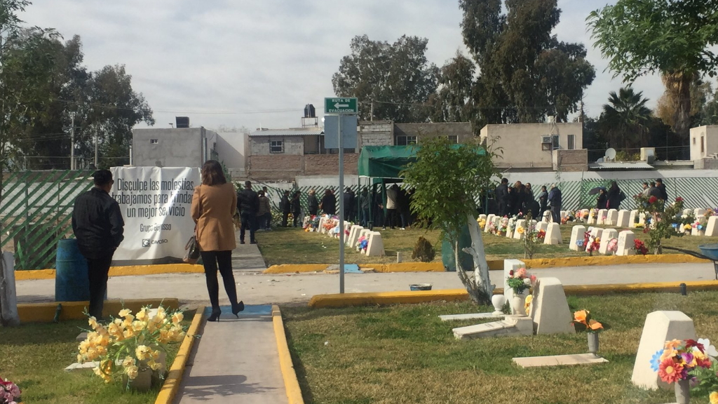 Sepultan a maestra víctima de tiroteo en Torreón