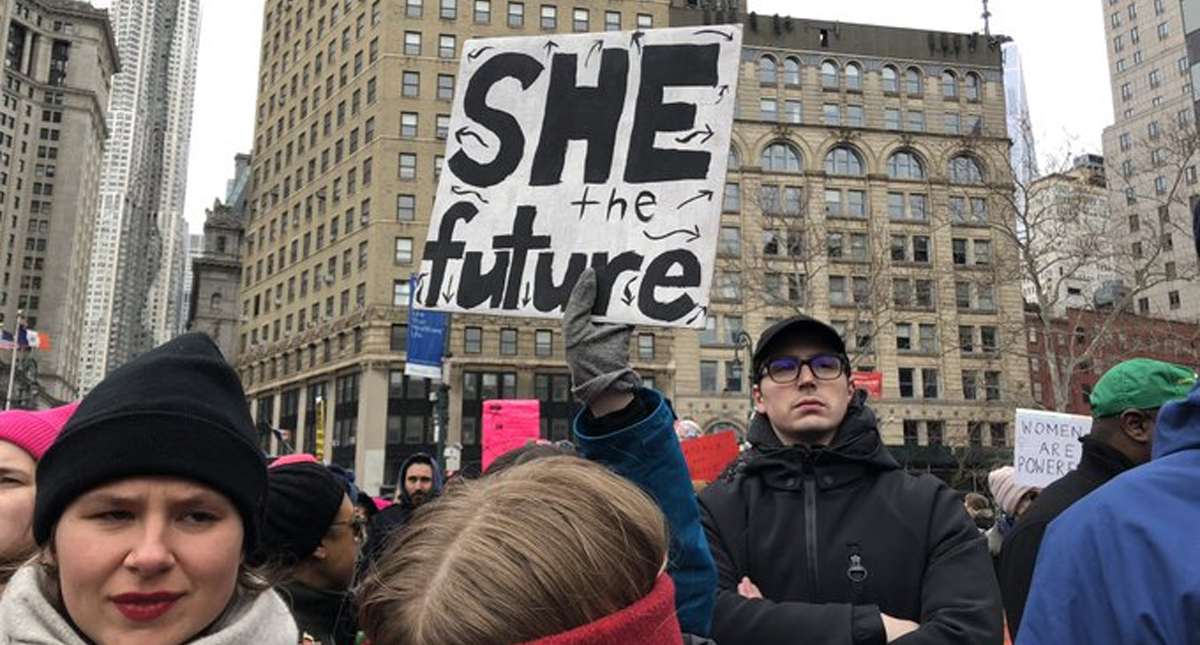 Miles de personas protestan en Nueva York por los derechos de las mujeres