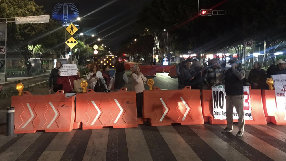 Cierran Xola vecinos inconformes con ampliación del Metrobús