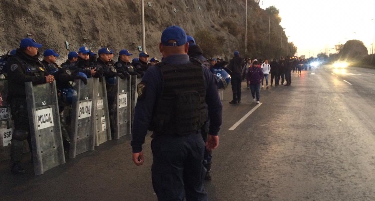 Liberan la México-Pachuca; transportistas amagan con movilización al Zócalo Liberan la México-Pachuca; transportistas amagan con movilización al Zócalo
