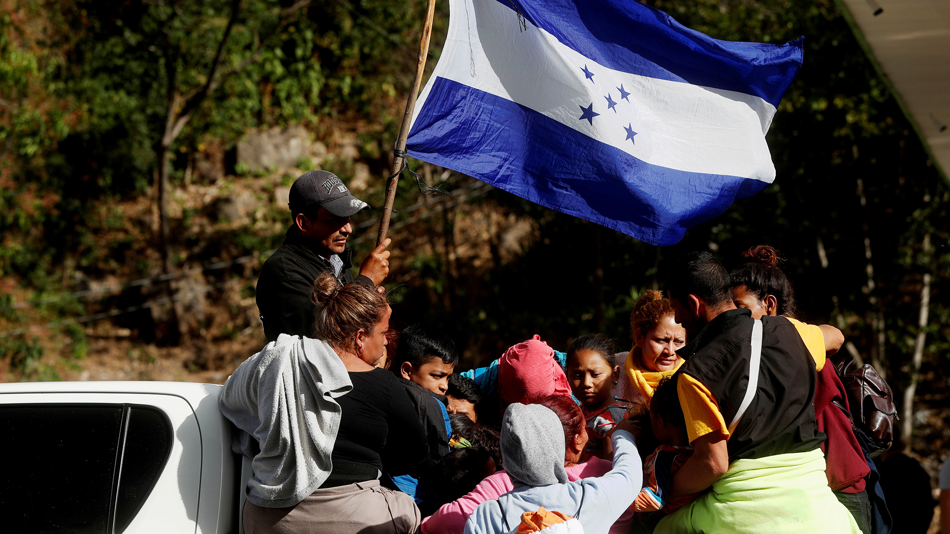 #Video Caravana migrante alista cruce a México desde Guatemala - migrantes-hondurenos