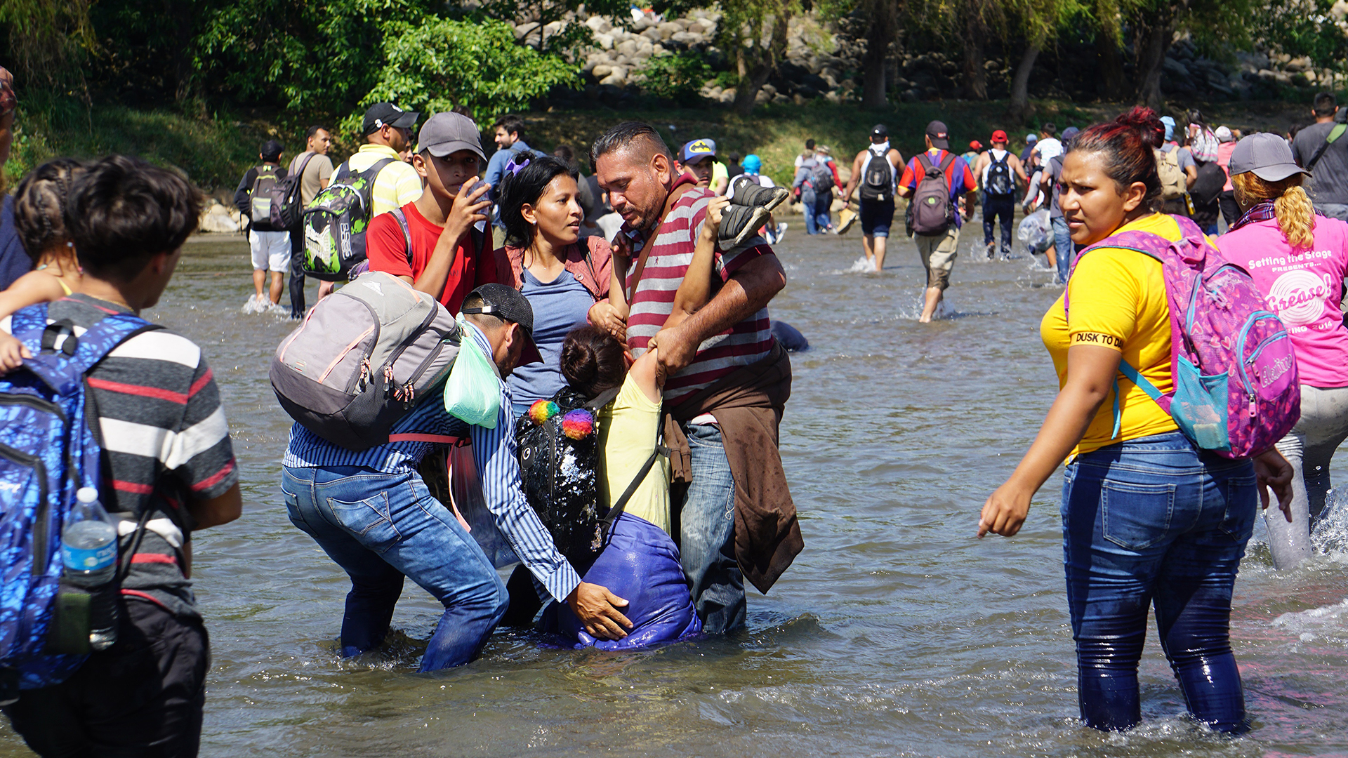 Migrantes prevén reagruparse para cruzar a México