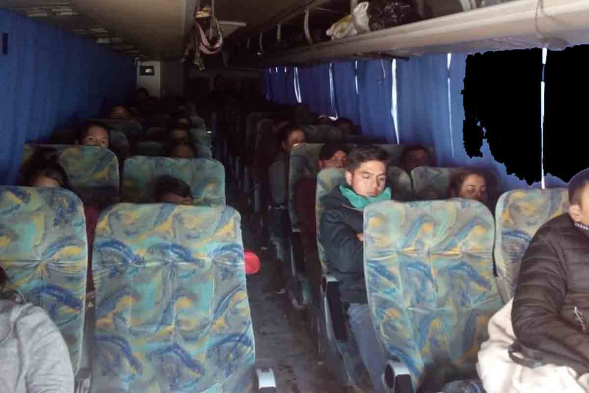 Aseguran en Sonora a 108 migrantes centroamericanos; viajaban hacinados en dos autobuses - migrantes-sonora-2