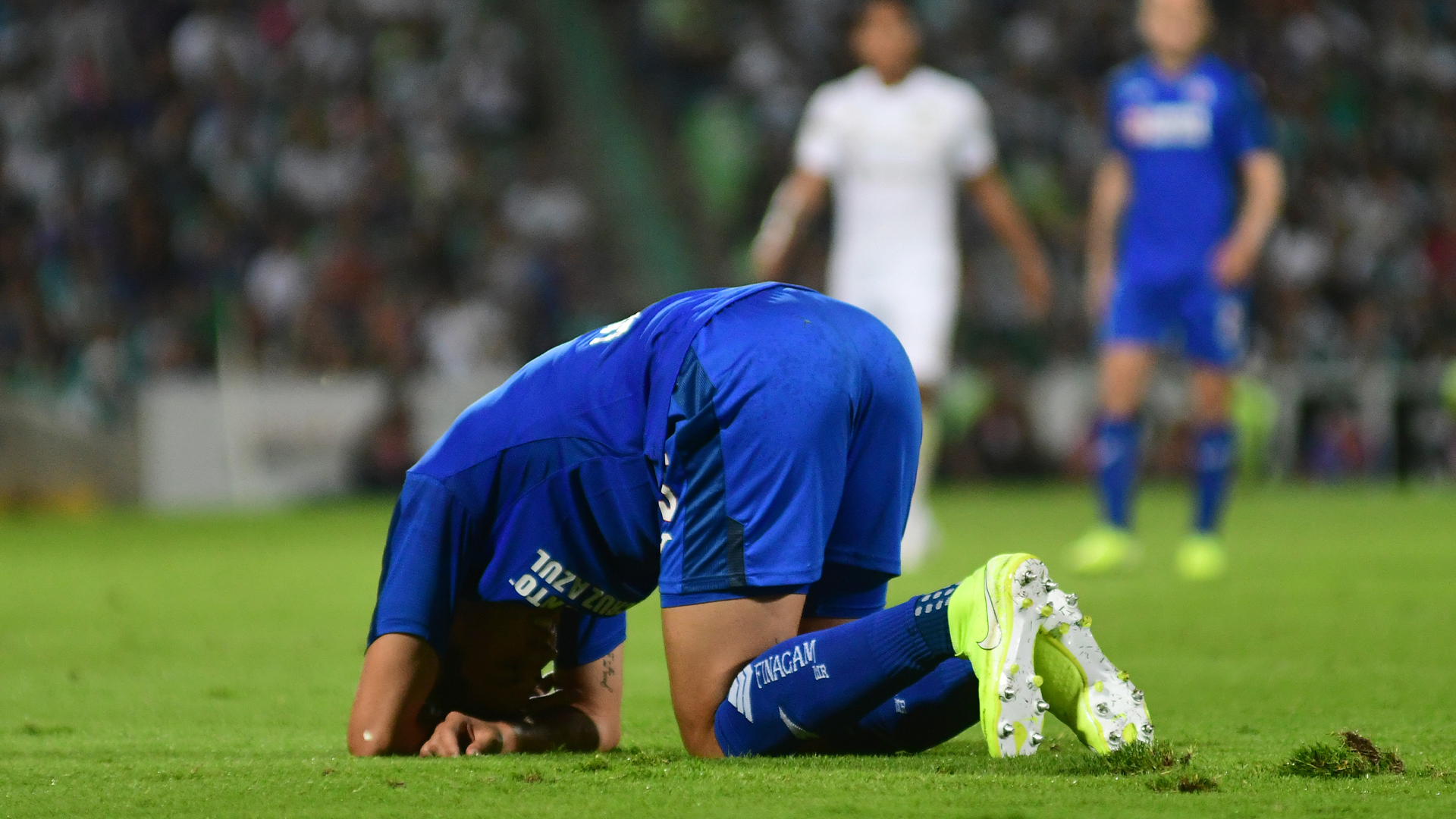 Cruz Azul confirma fractura de Milton Caraglio