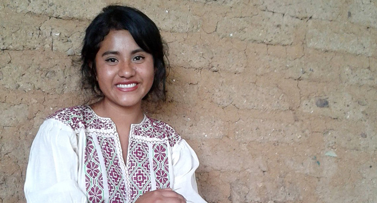 Poeta mixteca enseña en YouTube cómo suenan las lenguas originarias de México