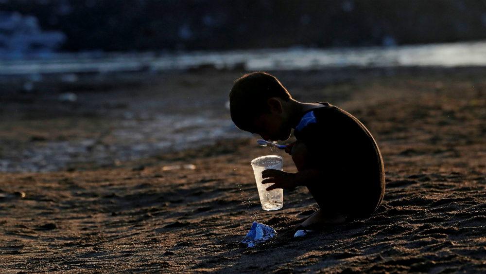 Varados 500 migrantes en la ribera del río Suchiate en Guatemala