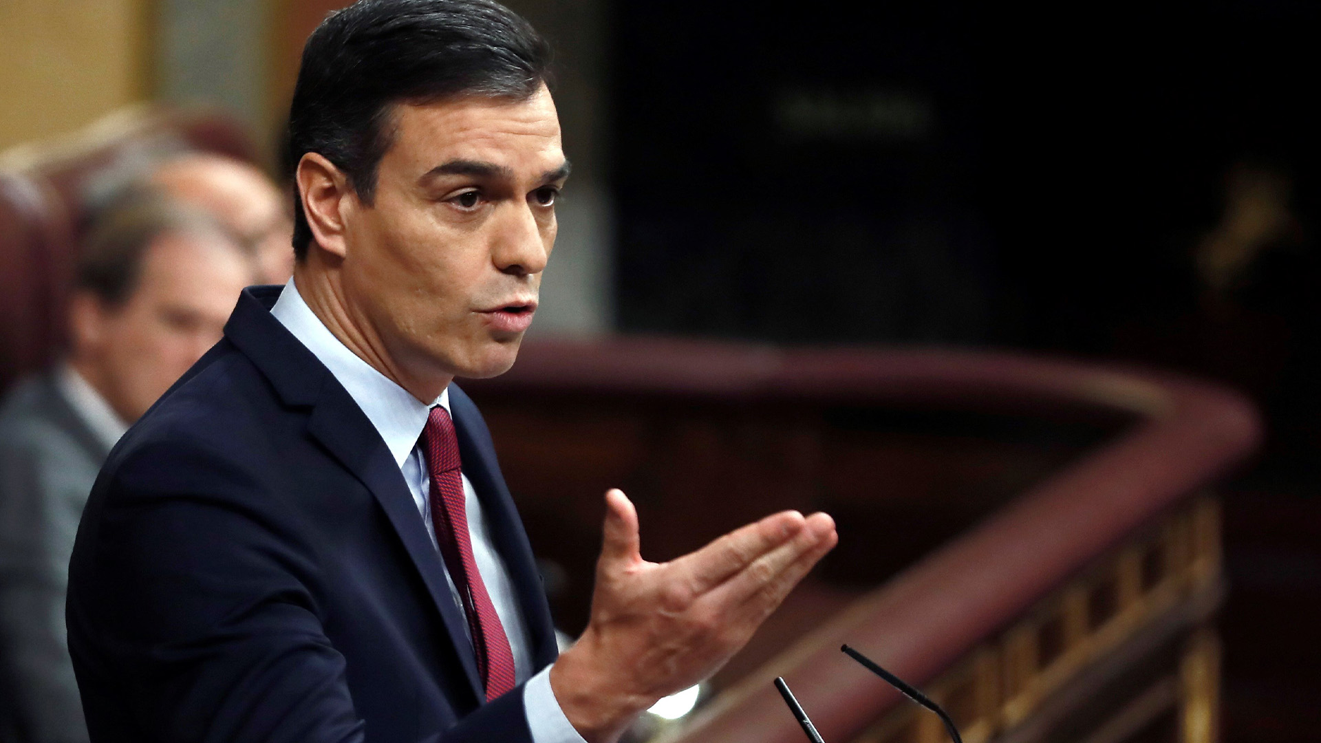 Rey de España firma decreto que hace oficial nombramiento de Pedro Sánchez