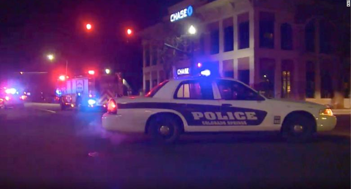 Hombre apuñala al azar a ocho transeúntes en Colorado Springs