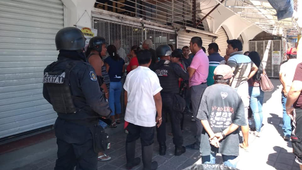 Detienen en Guerrero a once personas por robo de 100 piezas de joyería - policias-atendieron-un-robo-en-el-centro-joyero-de-iguala