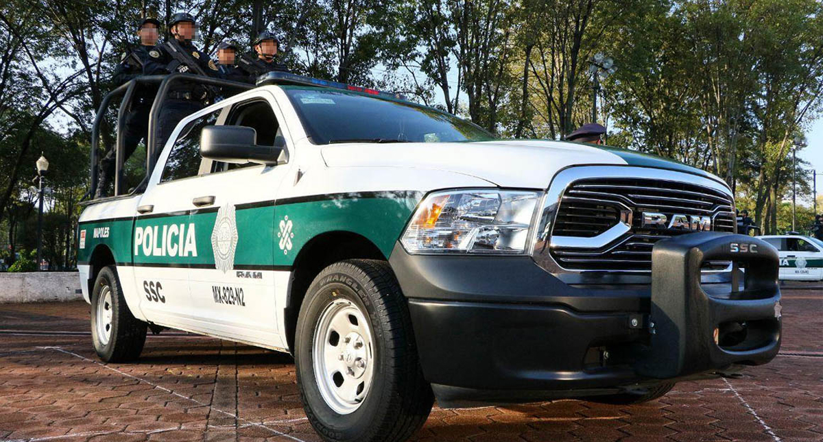 #Video Policía cae de patrulla tipo pickup en la Ciudad de México